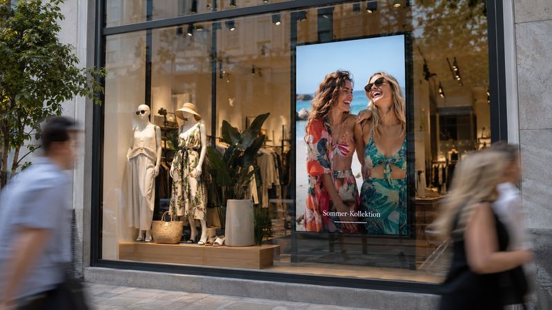 Shop windows & advertising